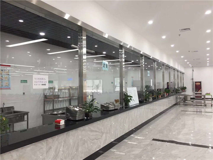 商用廚房設(shè)計與廚房設(shè)備結(jié)合，使食堂布局更合理